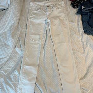 White American Eagle Skinny Jeans.